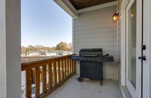 Radnor Apartment | Family-Friendly 3 Bedroom Home with Huge Yard Near Broadway