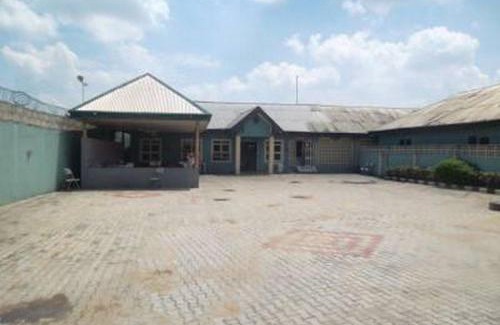 Port Harcourt Cabin | Eco-Friendly Retreat: Room in Lodge - Mckay Resort Suites