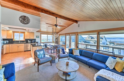 Stanwood House | McKees Beach House: Ocean Views & Hot Tub Retreat
