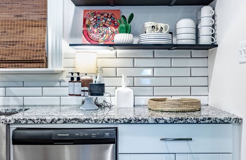 Dean Highland House | McKenzie Corner: Inspiring Stay with Pool & Spa Amenities