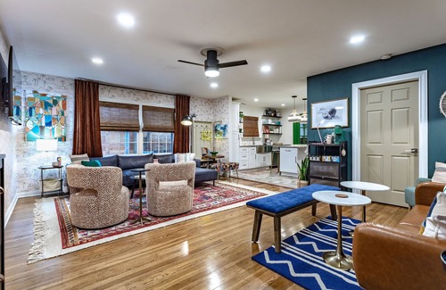 Dean Highland House | McKenzie Corner: Inspiring Stay with Pool & Spa Amenities