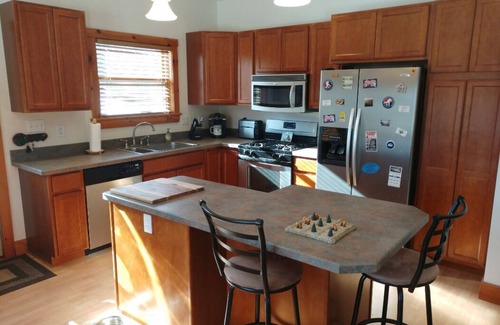 Bloomingdale Ski Chalet | Discover McKenzie Mtn Way Chalet: Pet-Friendly Retreat