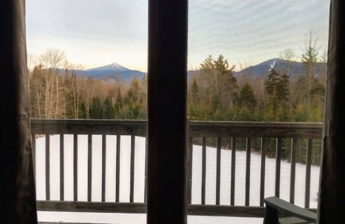 Bloomingdale Ski Chalet | Discover McKenzie Mtn Way Chalet: Pet-Friendly Retreat