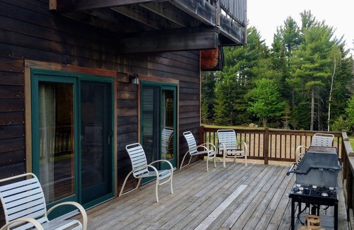 Bloomingdale Ski Chalet | Discover McKenzie Mtn Way Chalet: Pet-Friendly Retreat