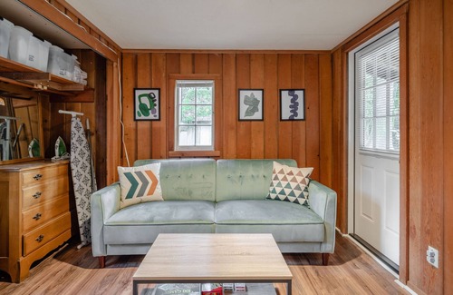 Blue River Cabin | Cozy McKenzie River Cabin with Pet-Friendly Amenities