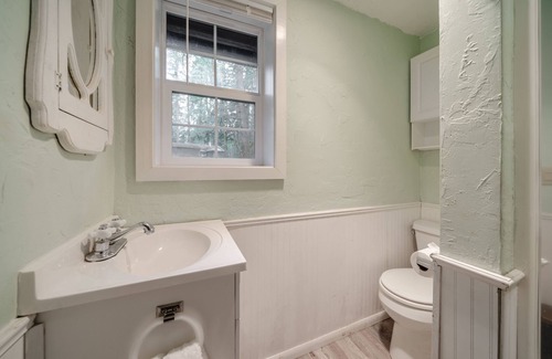 Blue River Cabin | Cozy McKenzie River Cabin with Pet-Friendly Amenities