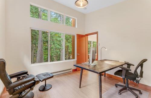 Eastsound House | Relax at McKinnis Hill Cabin - Pet and Child Friendly Retreat