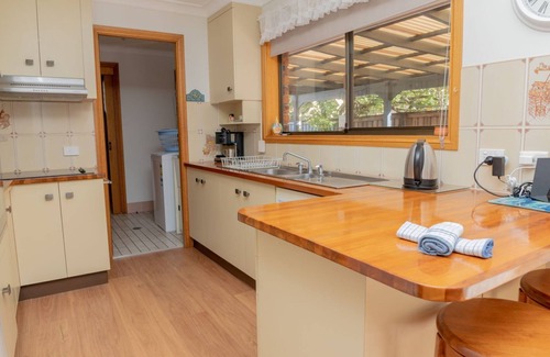 East Ballina House | Exceptional McKinnon on the Bay: Oceanfront Escape