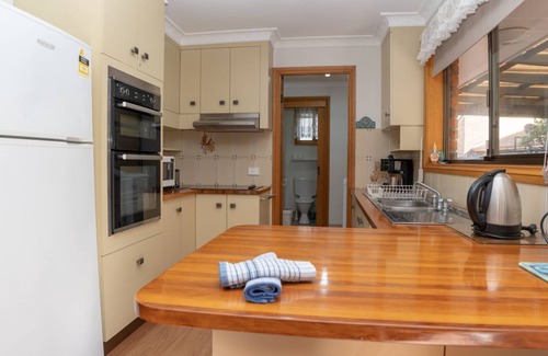 East Ballina House | Exceptional McKinnon on the Bay: Oceanfront Escape