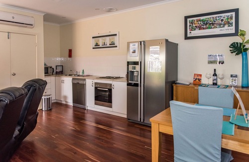 McLaren Vale Apartment | Charming McLaren Vale Studio Apartments with Spa & Hot Tub