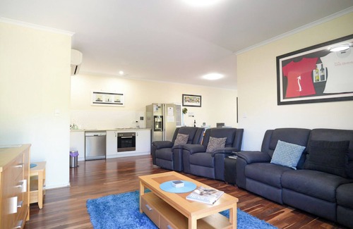 McLaren Vale Apartment | Charming McLaren Vale Studio Apartments with Spa & Hot Tub