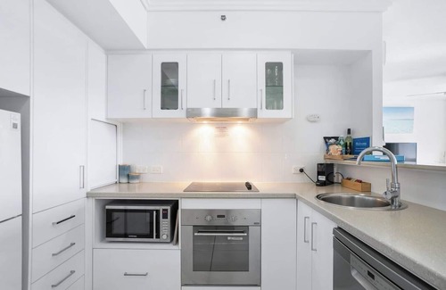 Cairns Central Business District Apartment | McLeod Corner Resort style Adjacent Apartments