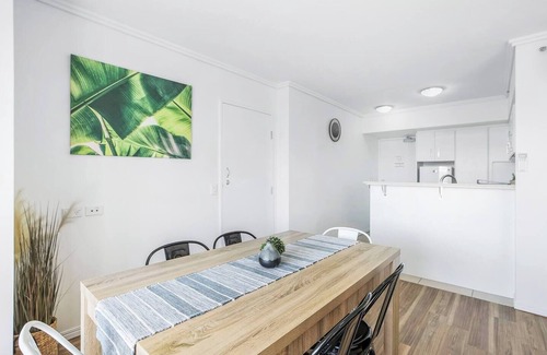 Cairns Central Business District Apartment | McLeod Corner Resort style Adjacent Apartments