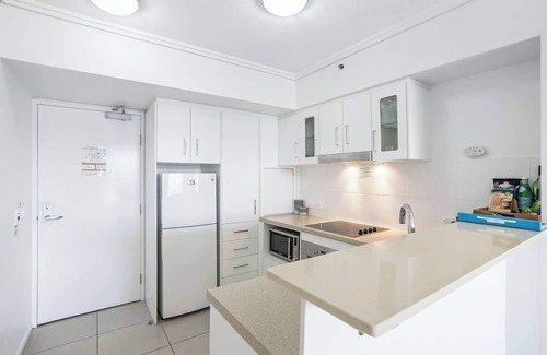 Cairns Central Business District Apartment | McLeod Corner Resort style Adjacent Apartments