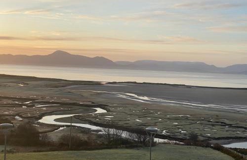 Mulranny House | Seaside Retreat at McLoughlins Of Mulranny - Rated 8.3/10