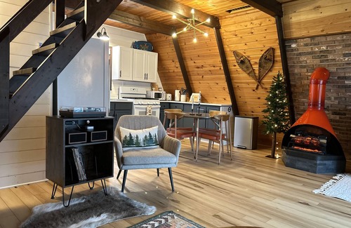 Johannesburg Ski Chalet | Cozy A-frame Retreat: Hot Tub, Lake Access & 10/10 Rating