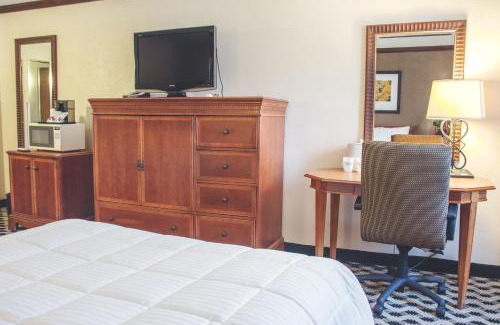 Beaumont Hotel | Elegant MCM Eleganté Hotel & Conference Center Awaits You