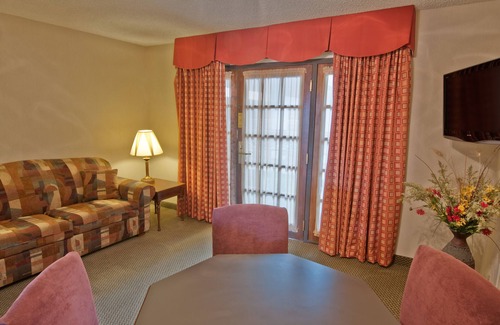 Abilene Hotel | Guest Rated Comfort at MCM Elegante Suites Abilene