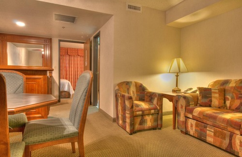 Abilene Hotel | Guest Rated Comfort at MCM Elegante Suites Abilene