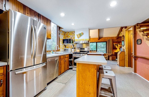 Franconia House | Dog-Friendly MCM Hideaway with Entertainer's Deck & More
