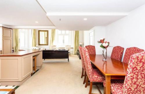 Christchurch City Centre Apartment | McMahon Suite - Prime CBD Location with Pool & Hot Tub