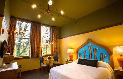Bothell Hotel | Explore McMenamins Anderson School: Rated 9.4 with Pool & Dining