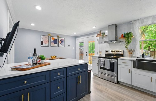 Waldorf House | Experience Maryland’s Pulse Southern Retreat with Family Amenities