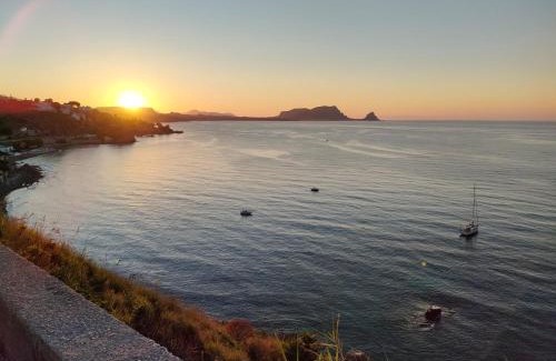 San Nicola l'Arena Villa | Seaside Bliss: mdresort Villa with Family and Pet Amenities