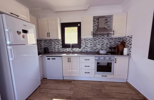 Meselik Villa | Meşelik Göl Manzaralı Full Müstakil havuzlu villa