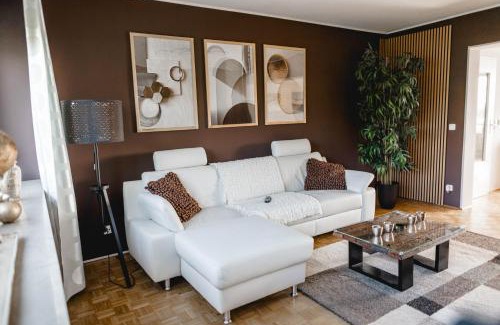 Bayreuth Apartment | Modern Designer Apartment with Kitchen and Balcony at ME Homes