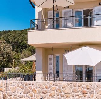 Miholascica Villa | Discover MEACres Sea: Oceanfront Bliss with Top-Rated Comfort
