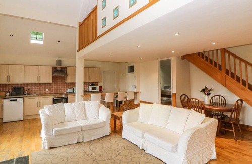 Mary Tavy Cottage | Family-Friendly Meader Barn with Kitchen & Pet Amenities