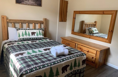 Ohiopyle Hotel | Cozy Meadow Retreat: Pet-Friendly Cabinesque Stay in Ohiopyle
