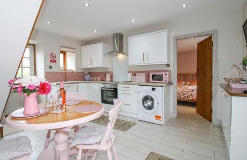 Craven Arms House | Discover Meadow Barn: 4-Star Getaway with a 9.8 Rating