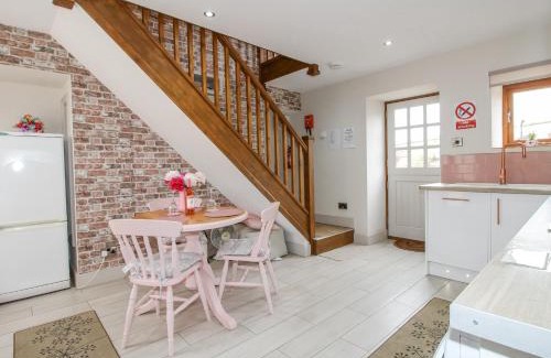 Craven Arms House | Discover Meadow Barn: 4-Star Getaway with a 9.8 Rating