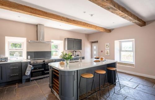 Rishworth House | Discover Meadow Barn: Family-Friendly Retreat with 9.7 Rating