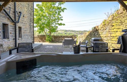 Rishworth House | Discover Meadow Barn: Family-Friendly Retreat with 9.7 Rating