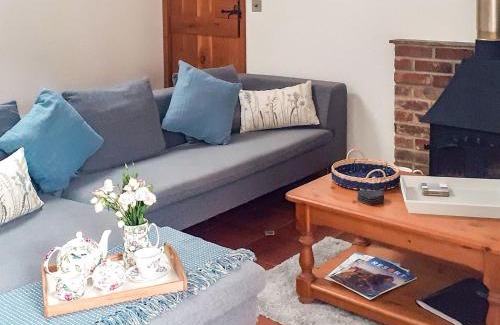Holworth House | Discover Meadow Barn: Top-Rated Family-Friendly Retreat