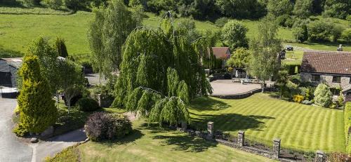 Cinderford House | Pet-Friendly Retreat at Meadow Byre for Family Comfort