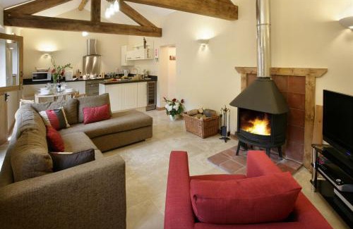Cinderford House | Pet-Friendly Retreat at Meadow Byre for Family Comfort
