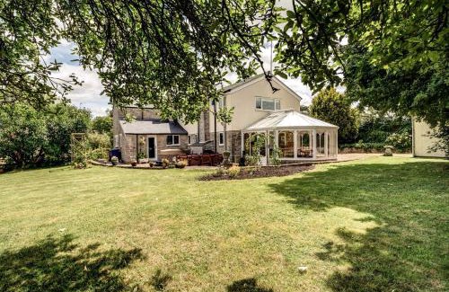 Bicester House | Pet-Friendly Retreat at Meadow Cottage - Guest Rated 9.8