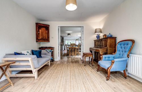 Bicester House | Pet-Friendly Retreat at Meadow Cottage - Guest Rated 9.8