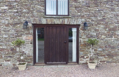 Winkleigh House | Meadow Cottage: Enjoy Indoor Pool & Fishing Lake Retreat