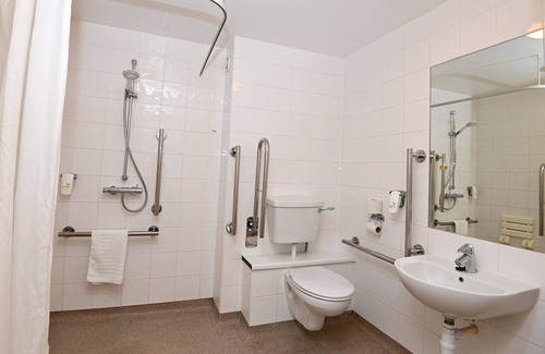 Knightcote Hotel | Discover Meadow Farm, Redditch: Family-Friendly Stay