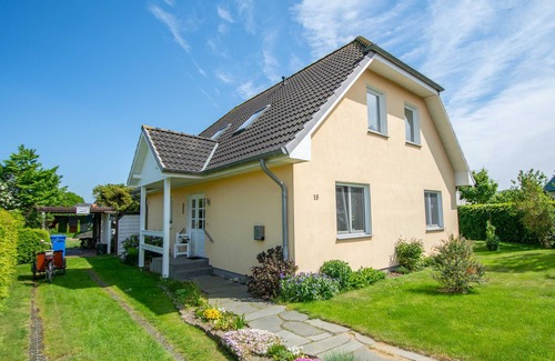 Kuehlungsborn Apartment | Meadow Ground 18: Oceanfront Stay with Family-Friendly Perks
