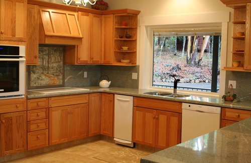 Prospect House | Discover Meadow House: Trails & Kitchen Near Crater Lake