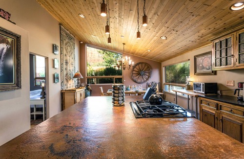Sedona House | Experience Comfort at Meadow Lark Trail: 3BD with Jacuzzi