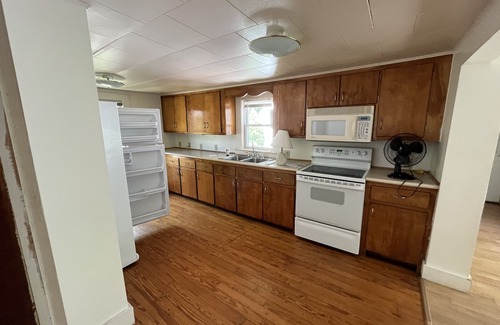 Kittery Point Cottage | Meadow Lark: Family and Pet-Friendly Retreat