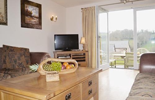 Kingsbridge House | Discover Meadow Mews: 5-Star Family-Friendly Retreat
