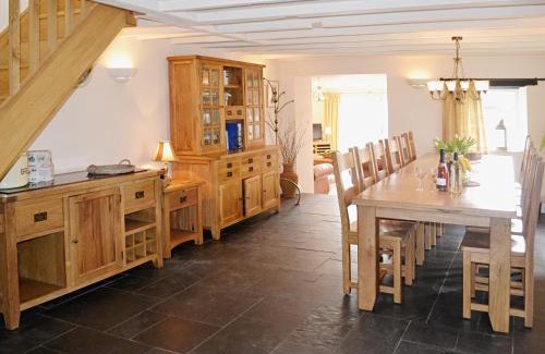 Kingsbridge House | Discover Meadow Mews: 5-Star Family-Friendly Retreat